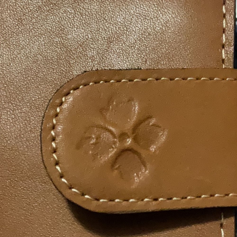 Patricia Nash Leather Wallet. Hazelnut - Picture 6 of 9